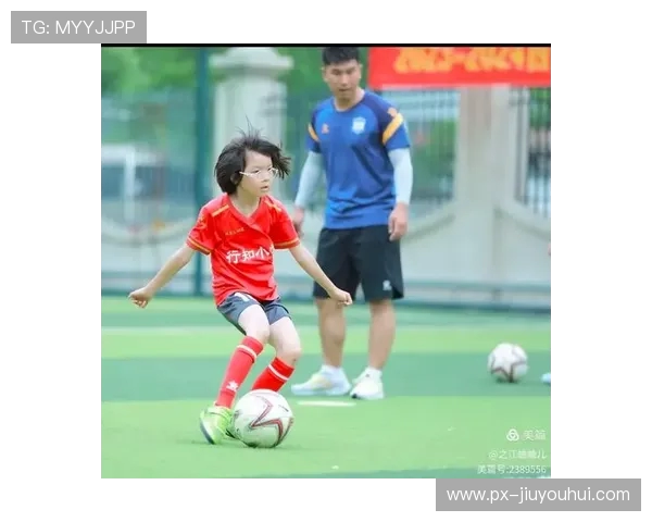 Coco剪辑小足球展现绿茵激情记录青春奔跑与梦想瞬间 Coco剪辑小足球展现绿茵激情记录青春奔跑与梦想瞬间